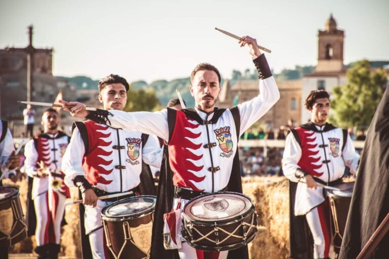 Cefalù, sbandieratori e musici per il “compleanno” di Ruggero II