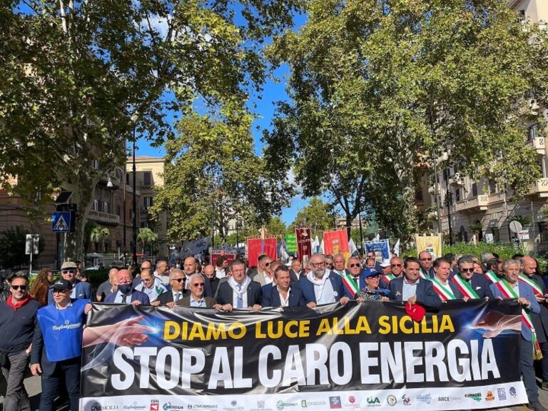 10mila siciliani in piazza contro il caro bollette: Schifani, pronti a fare la nostra parte