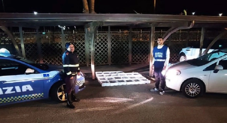 La Guardia Costiera di Termini Imerese sequestra 100 kg di “neonata” nascosta dentro il cofano di una macchina