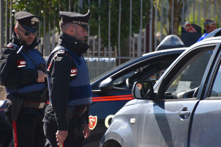 Tentato furto in abitazione in concorso e ricettazione, i carabinieri arrestano tre senza fissa dimora