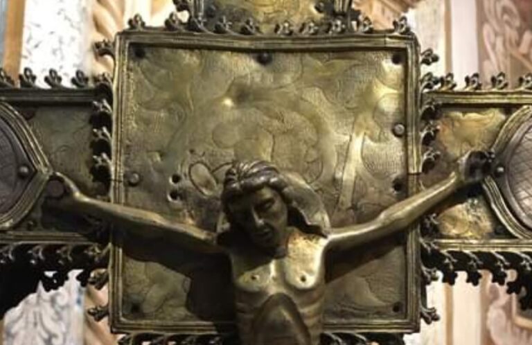 Pollina, inaugurata la mostra “Vexilla regis, Croci astili d’argento nella Chiesa Madre”