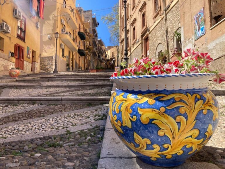 Termini Imerese, via Roma: collocate dieci fioriere in ceramica