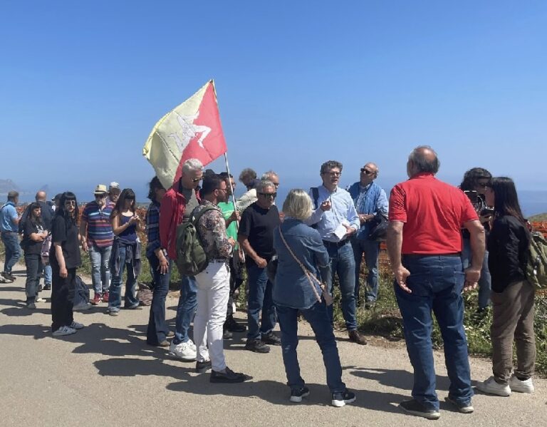 Termini Imerese, 1600 ulivi abbattuti per il Thyrrenian link: sit in C.da Sant’Onofrio a Trabia