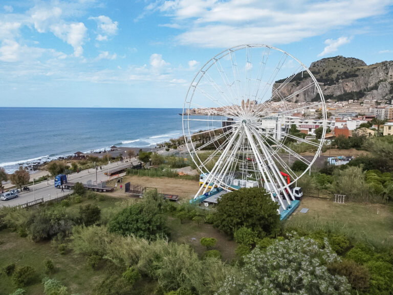 Inaugurata a Cefalù la “Rowheel”, prima ruota panoramica mai montata in città