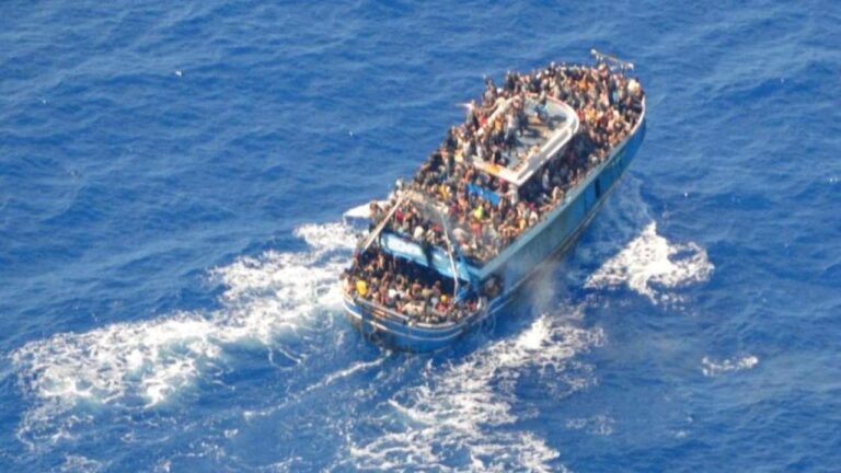 Strage di migranti in Grecia, l’arcivescovo di Palermo: “Non soccorrere è un crimine”