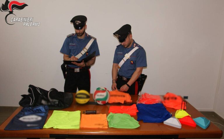 Minorenni rubano al Palazzetto dello Sport di Misilmeri, i Carabinieri perquisiscono le loro abitazioni, trovano la refurtiva e anche un allaccio abusivo di energia elettrica