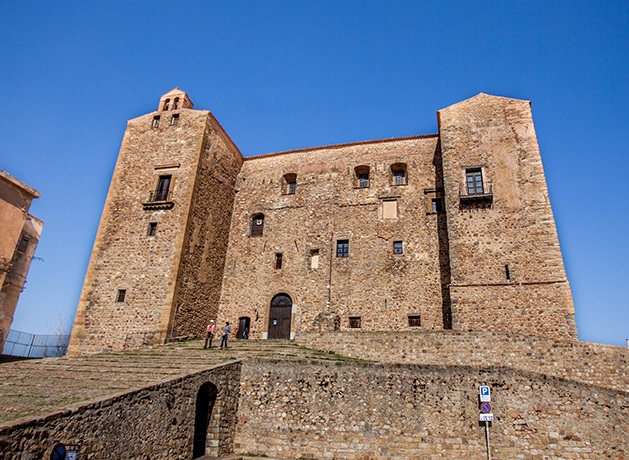 Termini Imerese, i Ventimiglia signori delle Madonie, l’azione della mente sulla materia e la Sicilia preistoria, al quarto ciclo di lezioni promosso dall’Università popolare