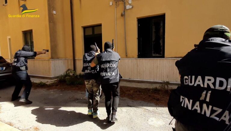 Maxi operazione della Guardia di Finanza, smantellata la famiglia mafiosa del Villaggio Santa Rosalia a Palermo