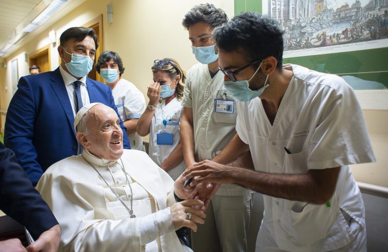 Papa Francesco, intervento chirurgico terminato senza complicazioni, adesso alcuni giorni di riposo