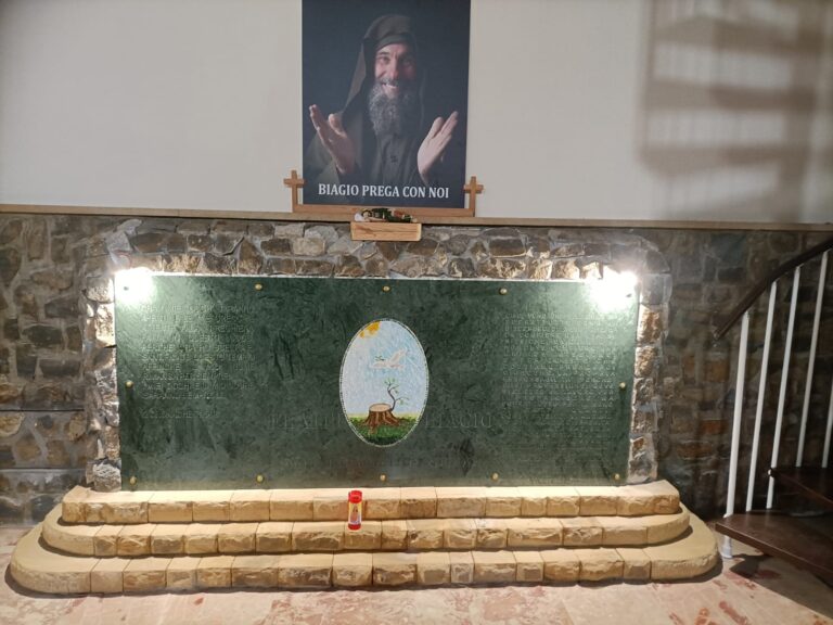 Donati un mosaico e una lastra di marmo per la tomba di Biagio Conte