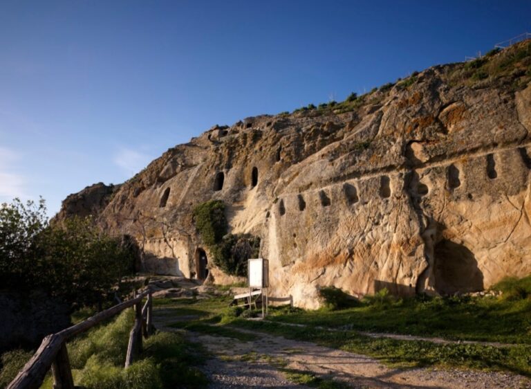 Thòlos, paesaggio e Archeologia della morte “eroica” in Sicilia