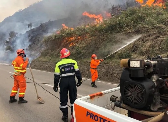 Incendi, forestali feriti durante spegnimento roghi. Ingrassia (Comitato Provinciale Inail): allerta su rischio infortuni per i lavoratori