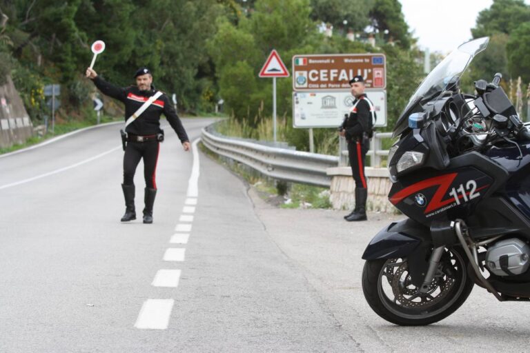 Spettacolare inseguimento sulla SS113, Carabinieri di Cefalù arrestano ladro d’auto poco prima dello svincolo autostradale di Castelbuono