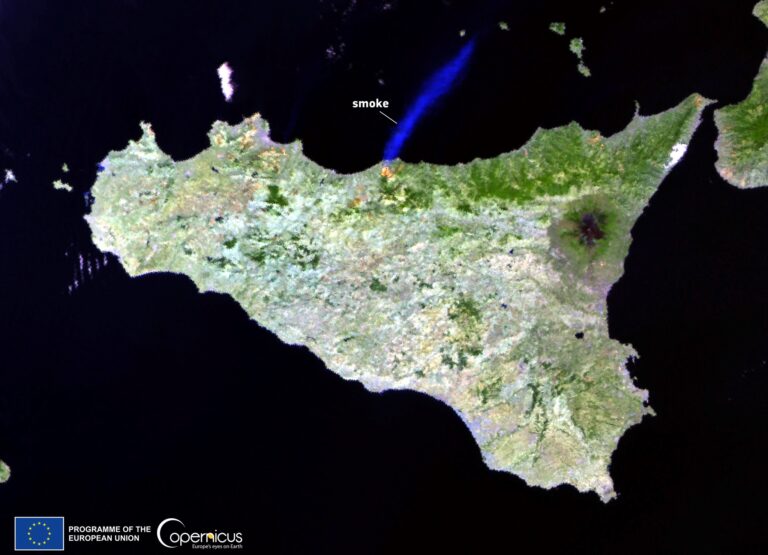 Il fumo degli incendi sulle Madonie ripreso dallo spazio grazie a “Sentinel 3”, la sonda del programma Copernicus