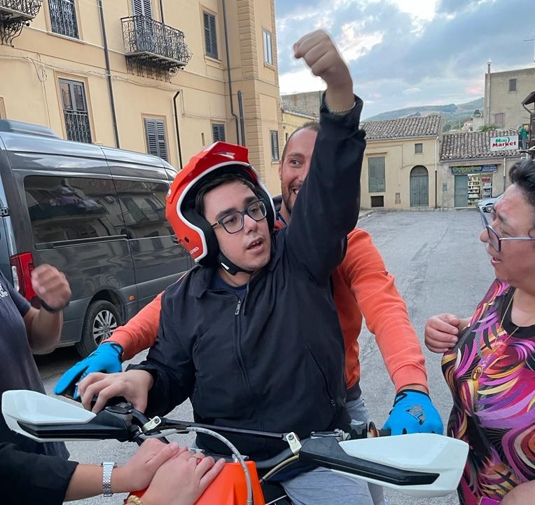 Roccapalumba, grande successo dell’iniziativa di Mototerapia: ragazzi disabili felici e genitori increduli