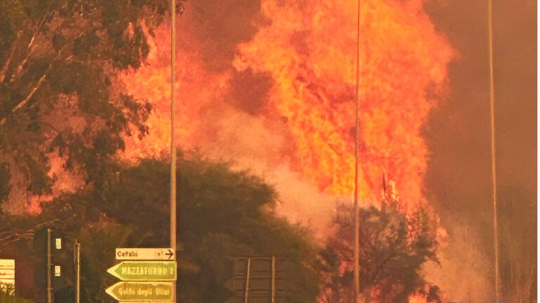 Incendio Cefalù, il sindaco Tumminello: “situazione inaudita, facciamo nostro l’accorato appello del Vescovo”