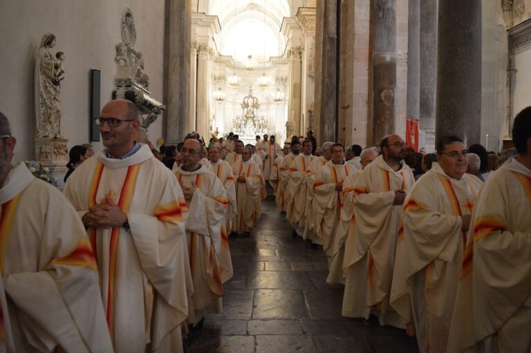 Cefalù, inaugurato l’Anno Pastorale. Tra i momenti della celebrazione una delle scene di “Vivere in Assisi”