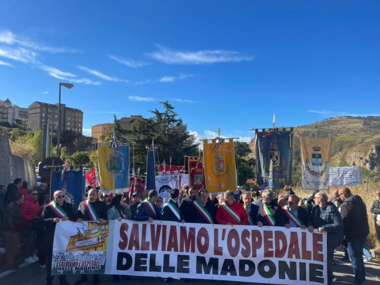 Madonie: in migliaia in piazza per salvare l’ospedale