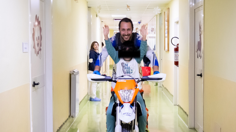 Nelle corsie dell’Ospedale di Bambini di Palermo arrivano i centauri della “Mototerapia”