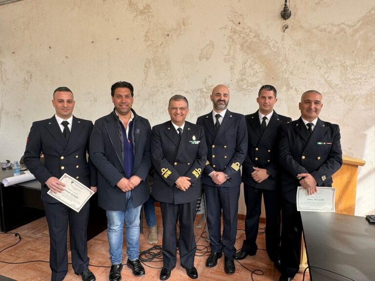 Salvarono tre minorenni in balia delle onde: encomio pubblico a tre militari della Guardia Costiera di Porticello