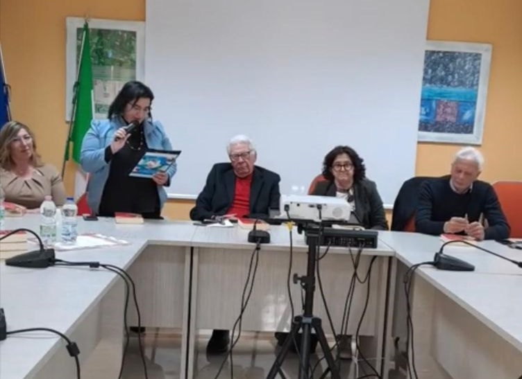 Cerda, presentato il libro “L’esilarante storia di uomini tristi”