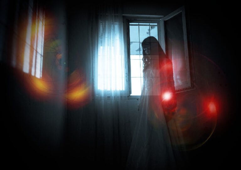 Sussurri nel buio: cosa pensa dei fantasmi uno psichiatra?