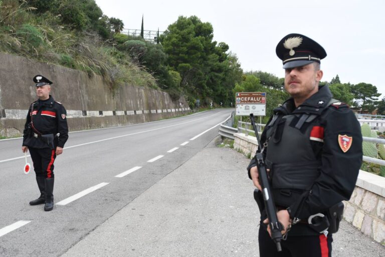 Sfruttavano insegnanti e personale Ata a Termini Imerese e Cefalù: ordinanza per cinque indagati