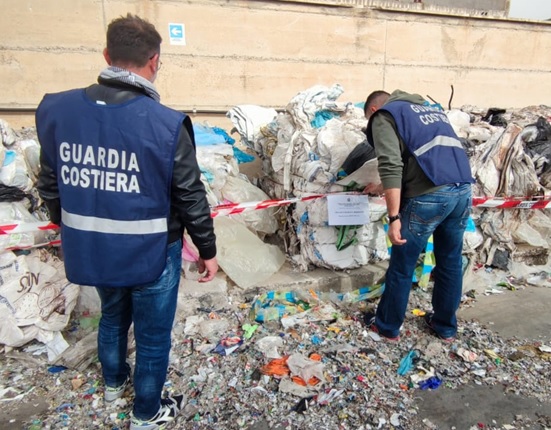 Termini Imerese, sequestrato dalla Guardia Costiera fondo di una società per violazioni ambientali 