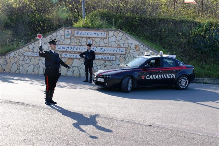 Raid punitivo a Campofelice di Roccella, i Carabinieri arrestano due uomini