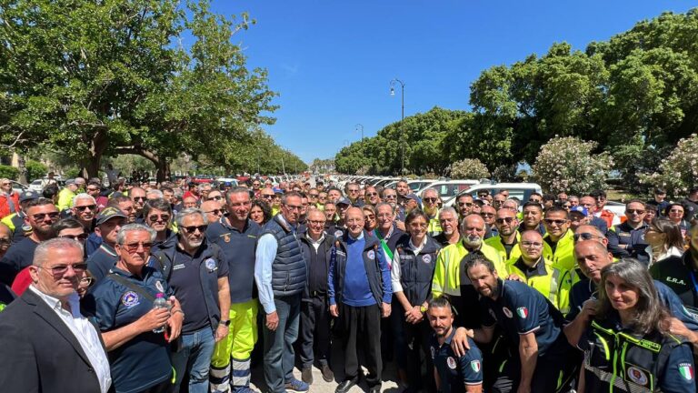 Incendi, Regione consegna 70 pick-up ai volontari della Protezione civile