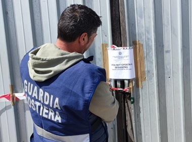 Termini Imerese: Guardia Costiera sequestra area trasformata in deposito di rifiuti  