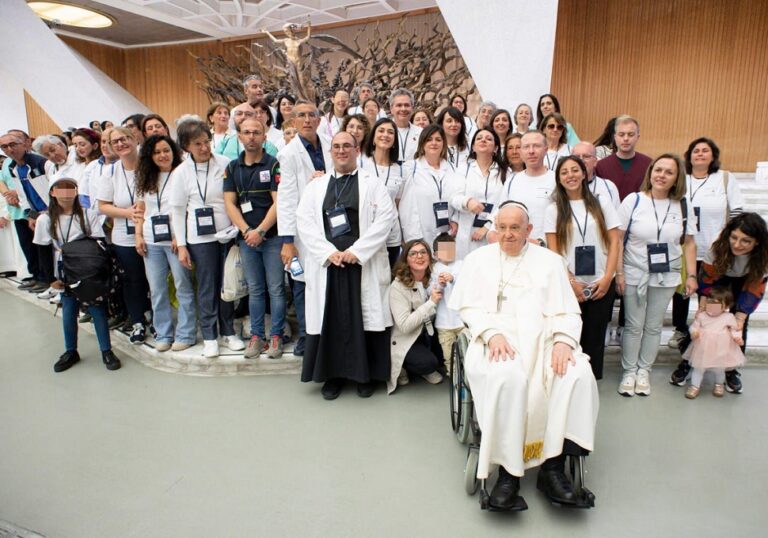 Petralia Sottana, operatori dell’Ospedale Madonna dell’Alto ricevuti da Papa Francesco
