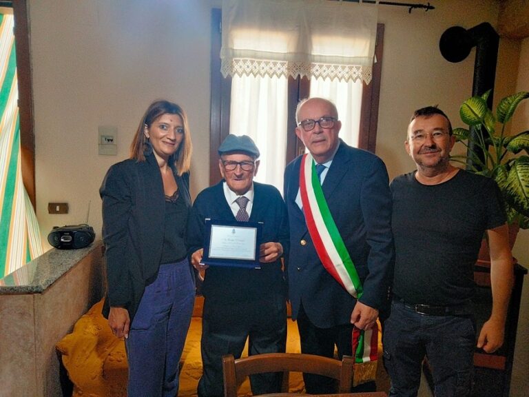 Gratteri, Giuseppe D’Angelo compie 100 anni. Gli auguri dell’Amministrazione Comunale