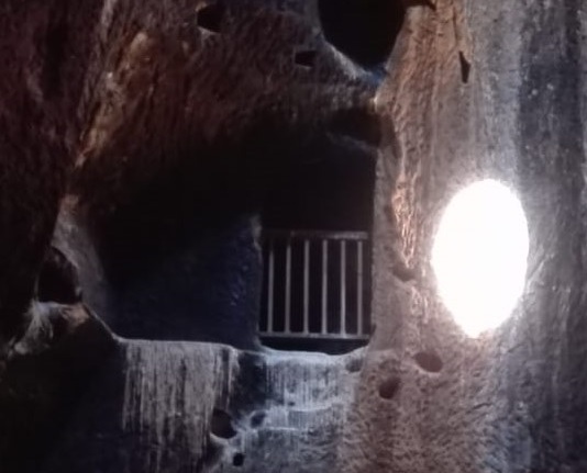 Tracce del rito di “Anastasi” e del Cristianesimo negli ipogei della Gurfa di Alia