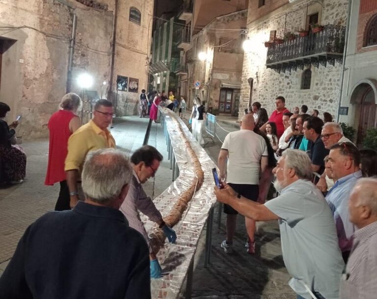 Notte bianca a San Mauro Castelverde con 23 metri di “pani cunzatu”