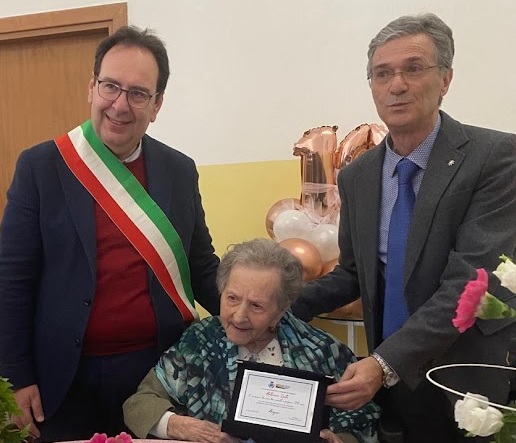 Gangi festeggia i 100 anni di nonna Nina e si conferma paese di longevi