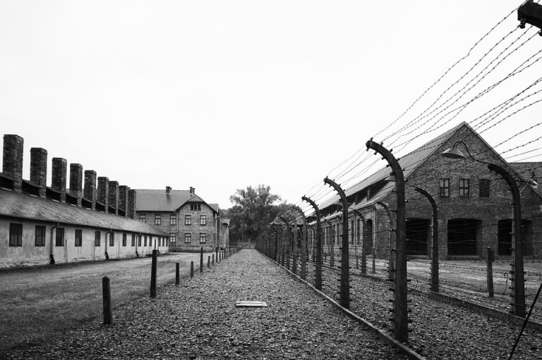 “Auschwitz dopo Auschwitz”, mostra Fotografica a cura dell’Associazione “Fotoriflettendo”