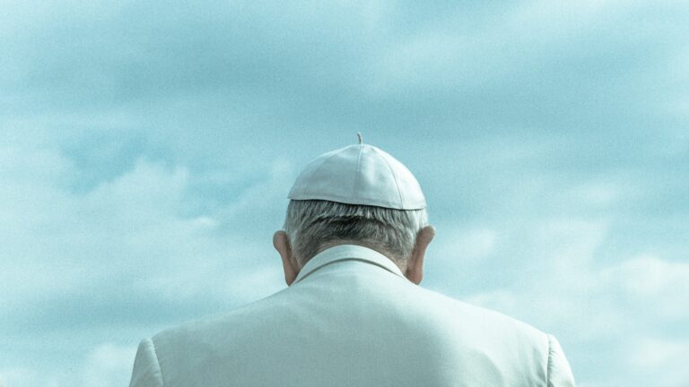 Papa Francesco: il pastore che ha cambiato la Chiesa con la forza della tenerezza