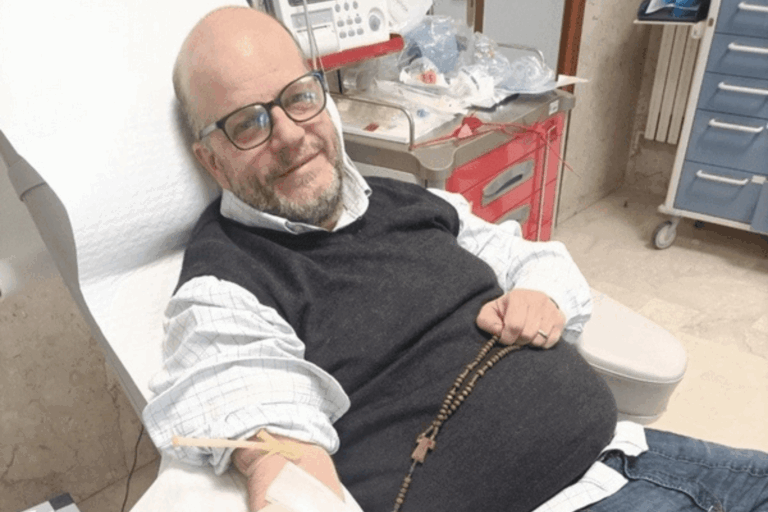 L’appello di Riccardo Rossi a donare il sangue in estate: “gesto d’amore”