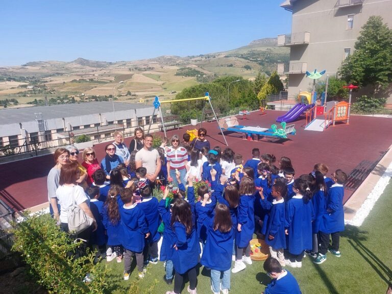 Gangi, bimbi scuola primaria adottano parco giochi