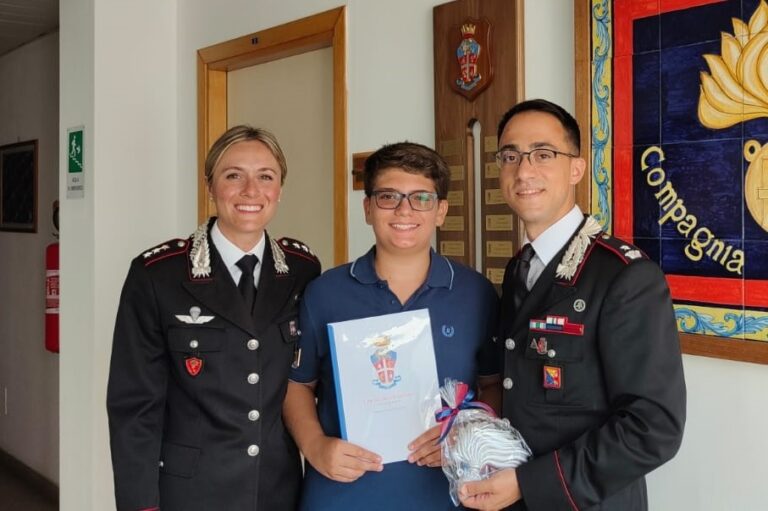 Altavilla Milicia, giovane studente all’esame di terza media esalta nella tesina interdisciplinarietà dell’Arma dei Carabinieri