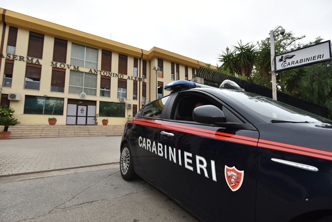 Trabia, ambulante bangladese picchiato e rapinato da una “gang” di giovani: arrestato 19enne
