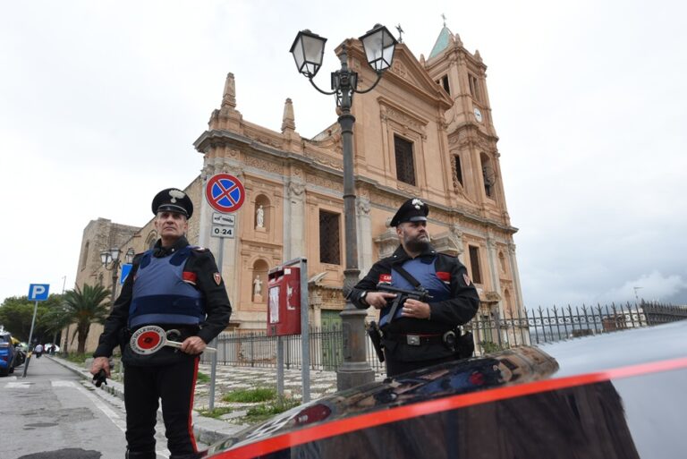 Trabia, bangladese picchiato e rapinato da una “gang” di giovani: Carabinieri di Termini arrestano altri due minorenni