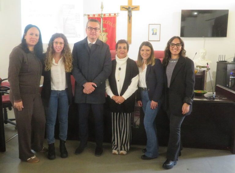 Giornale di Cefalù, nell’aula consiliare gli alunni della terza media incontrano operatori per parlare di amore e potere