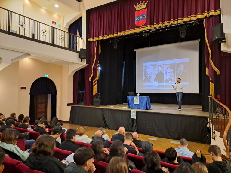Gangi, lo scrittore Roberto Franco dà lezione di Sherlock Holmes al “Cagliari FestivalScienza”