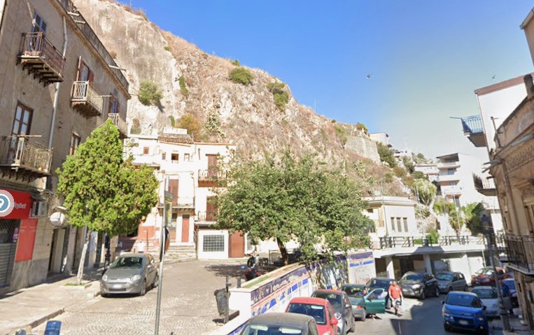 Trabia, spara verso un coetaneo con arma a salve priva di tappo: paura in strada nella serata dell’Immacolata