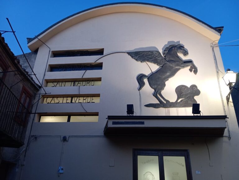 San Mauro Castelverde, dopo anni di silenzio riapre teatro: al via la stagione 2026 con spettacoli gratuiti