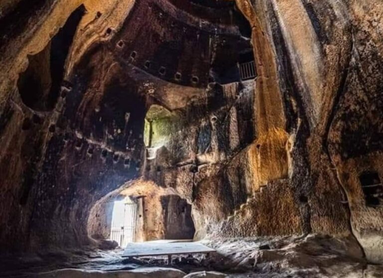 Annotazioni a supporto della presenza di originari impalcati “teatrali” alla Gurfa di Alia