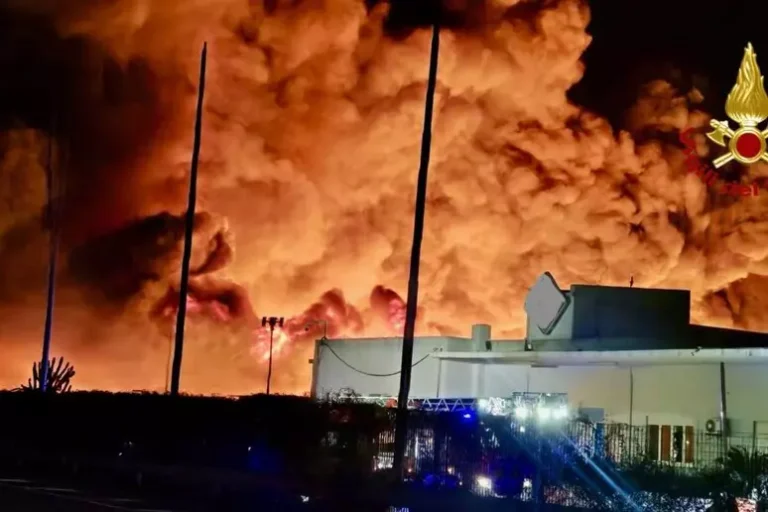 Incendio stabilimento a Campofelice di Roccella: ordinanza del sindaco di Termini Imerese