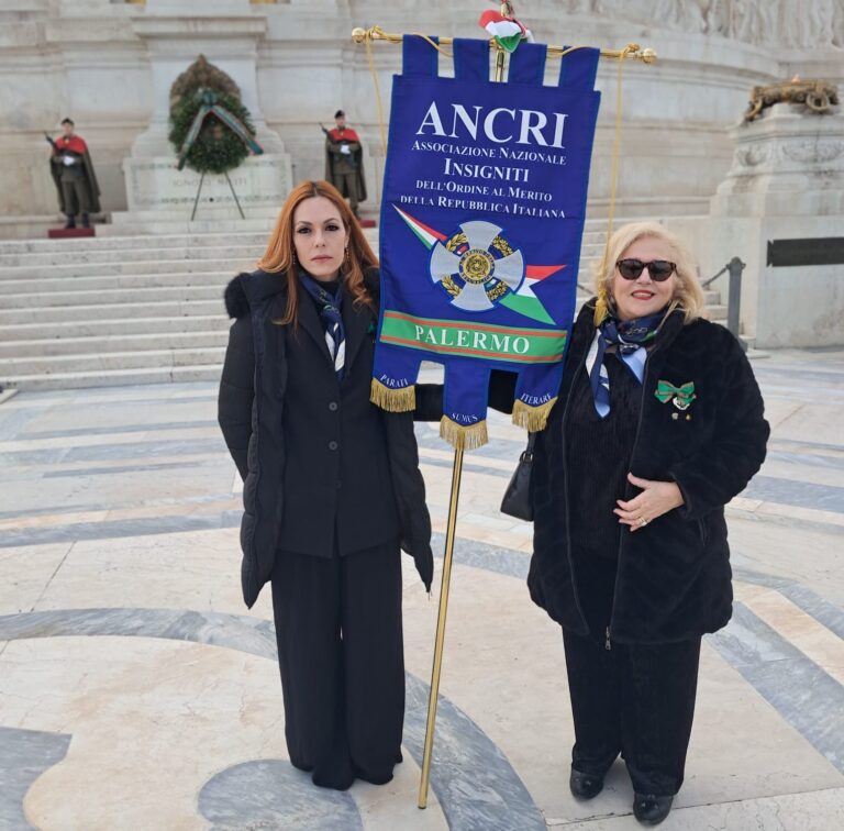 Le siciliane Sara Favarò e Flavia Pinello, Cavalieri della Repubblica, hanno deposto per la prima volta la Corona d’alloro all’Altare della Patria a Roma